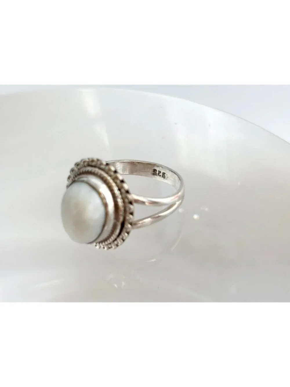 Natural Mother of Pearl Navajo Inspired Sterling Silver 925 Vintage Ring - sz 7